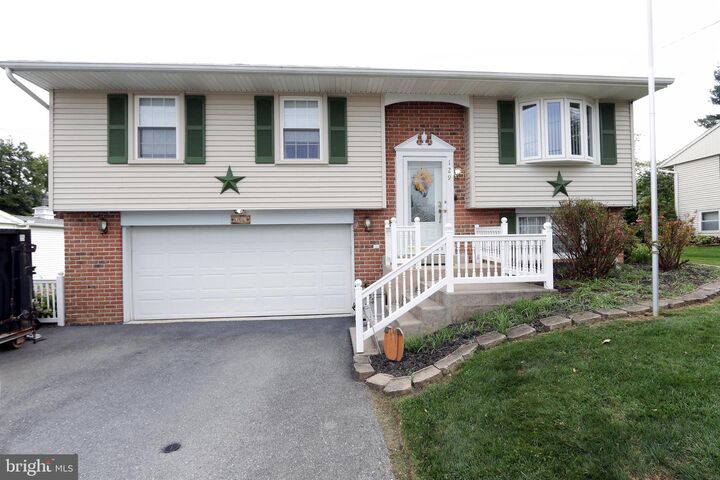 Property Photo:  129 Joseph Road  PA 17603 