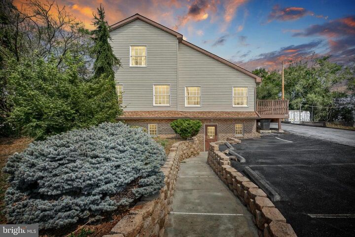 Property Photo:  305 W Shady Lane  PA 17025 
