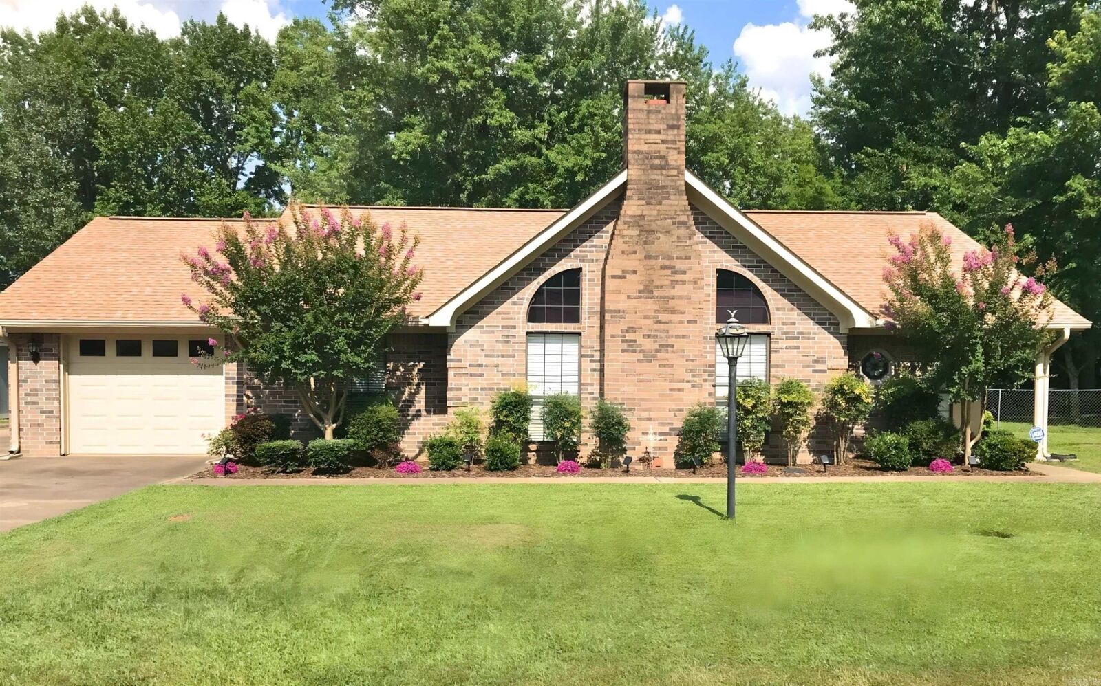 Property Photo: 308 Jenny Lind Dr AR 71953