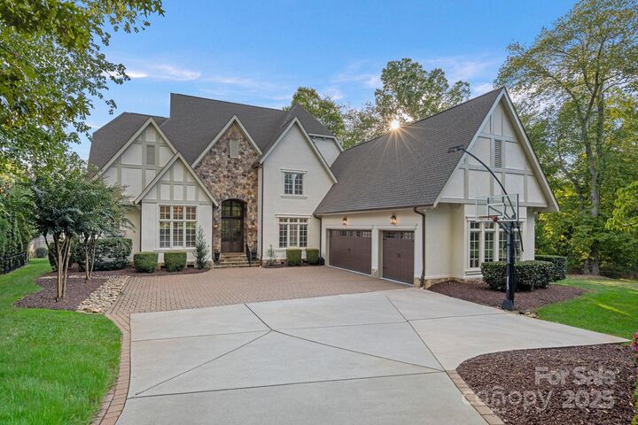 20517 Queensdale Drive  Cornelius NC 28031 photo