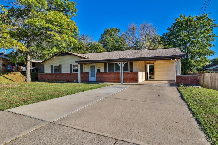 Property Photo: 918 Glasgow Drive OH 45240