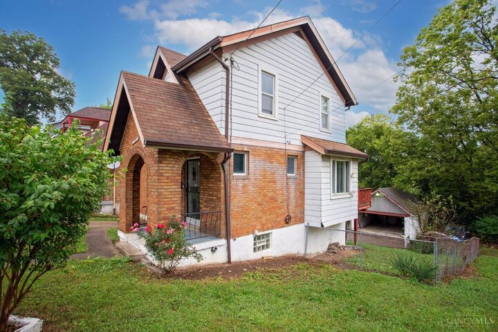 Property Photo: 1702 Wyoming Avenue OH 45205