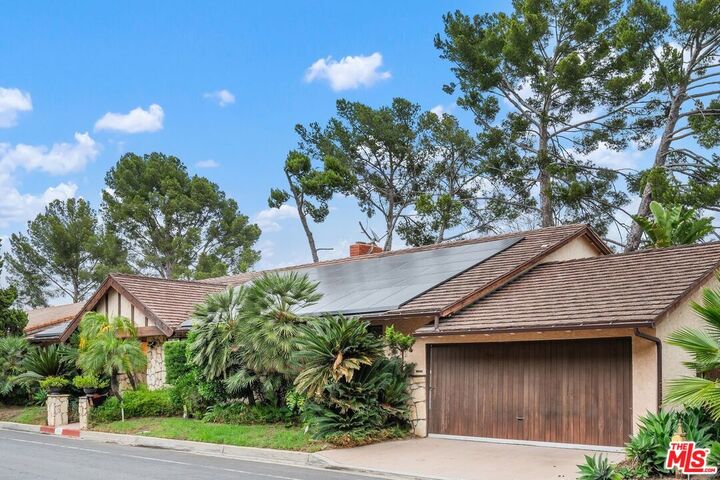 Property Photo:  2310 Apollo Dr  CA 90046 