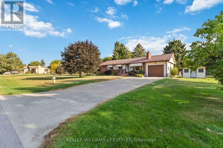 Property Photo:  61 Delaware Street South Upper  ON N0L 1R0 