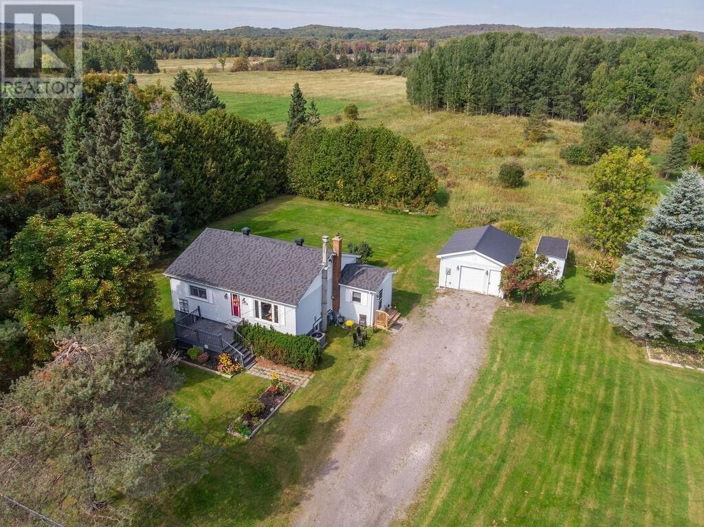 Photo de la propriété:  712 Third Lin W  ON P6A 6K4 