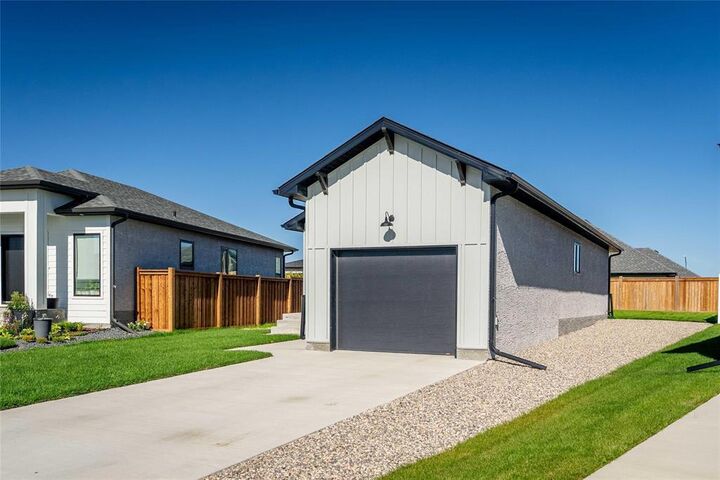 Property Photo:  115 Winston Place  MB R5G 2W4 