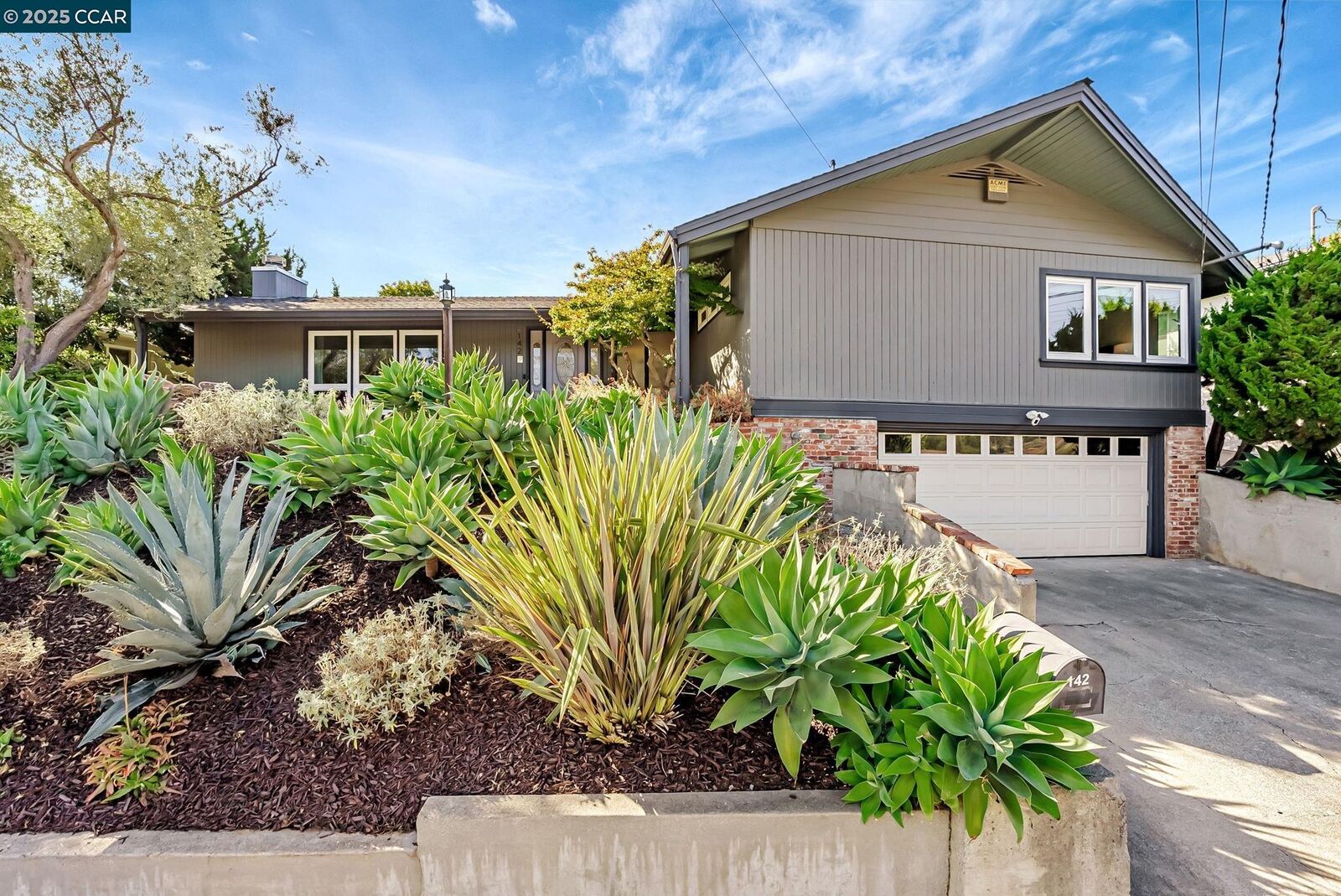 Property Photo: 142 Sequoyah View Dr CA 94605