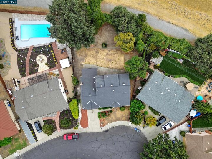 Property Photo: 1341 Edinburgh Ct CA 94518