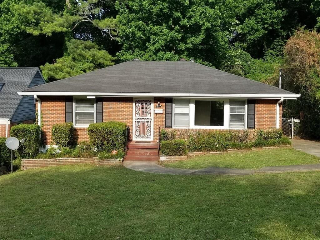 Property Photo:  817 Gertrude NW  GA 30318 