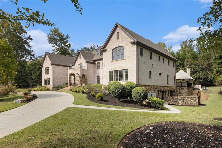 Property Photo: 5005 Heatherwood Court GA 30075