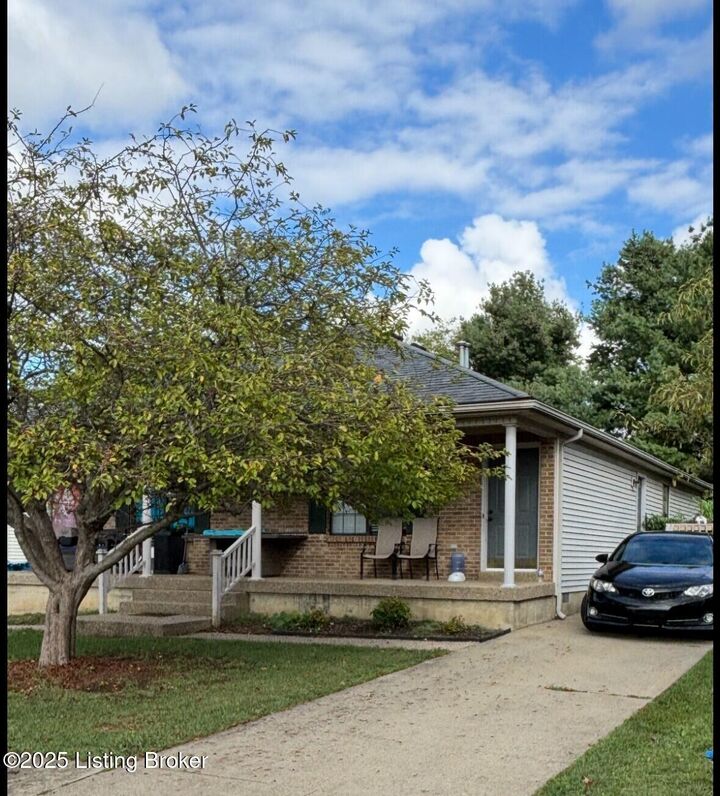 Property Photo: 116/118 Gray Hill Ct KY 40065