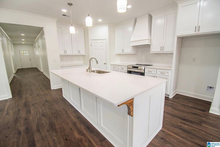 Property Photo:  409 County Road 1040  AL 35115 