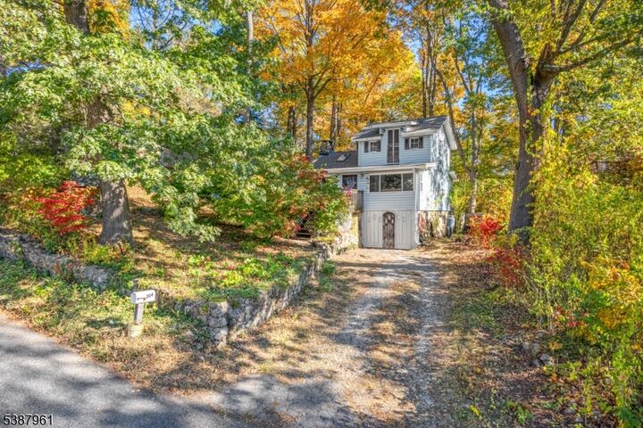 Property Photo: 204 Wawayanda Rd NJ 07422