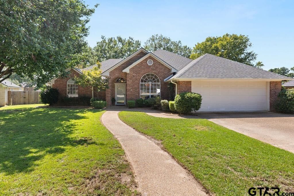 Property Photo:  3109 Campus Cir  TX 75701 