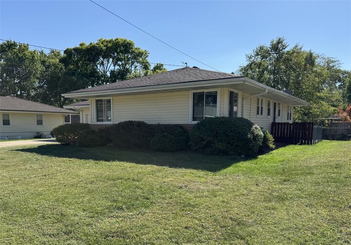 Property Photo: 3914 Dosh Road IA 50310