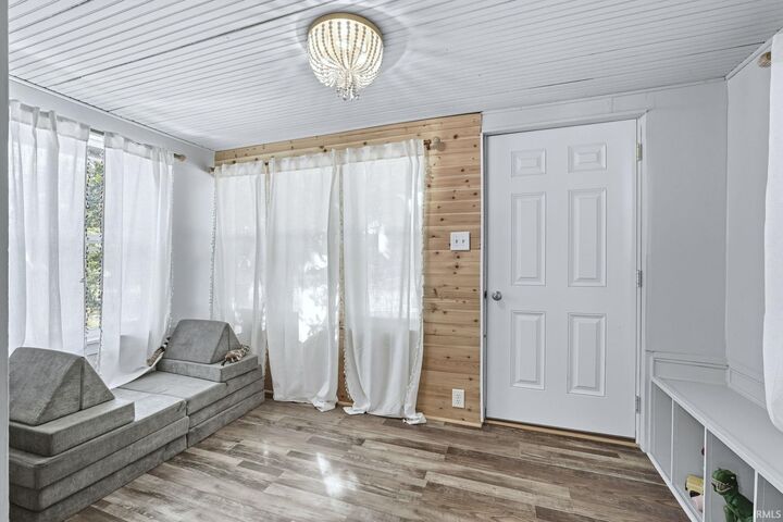 Property Photo:  1221 Vance Avenue  IN 46805-2155