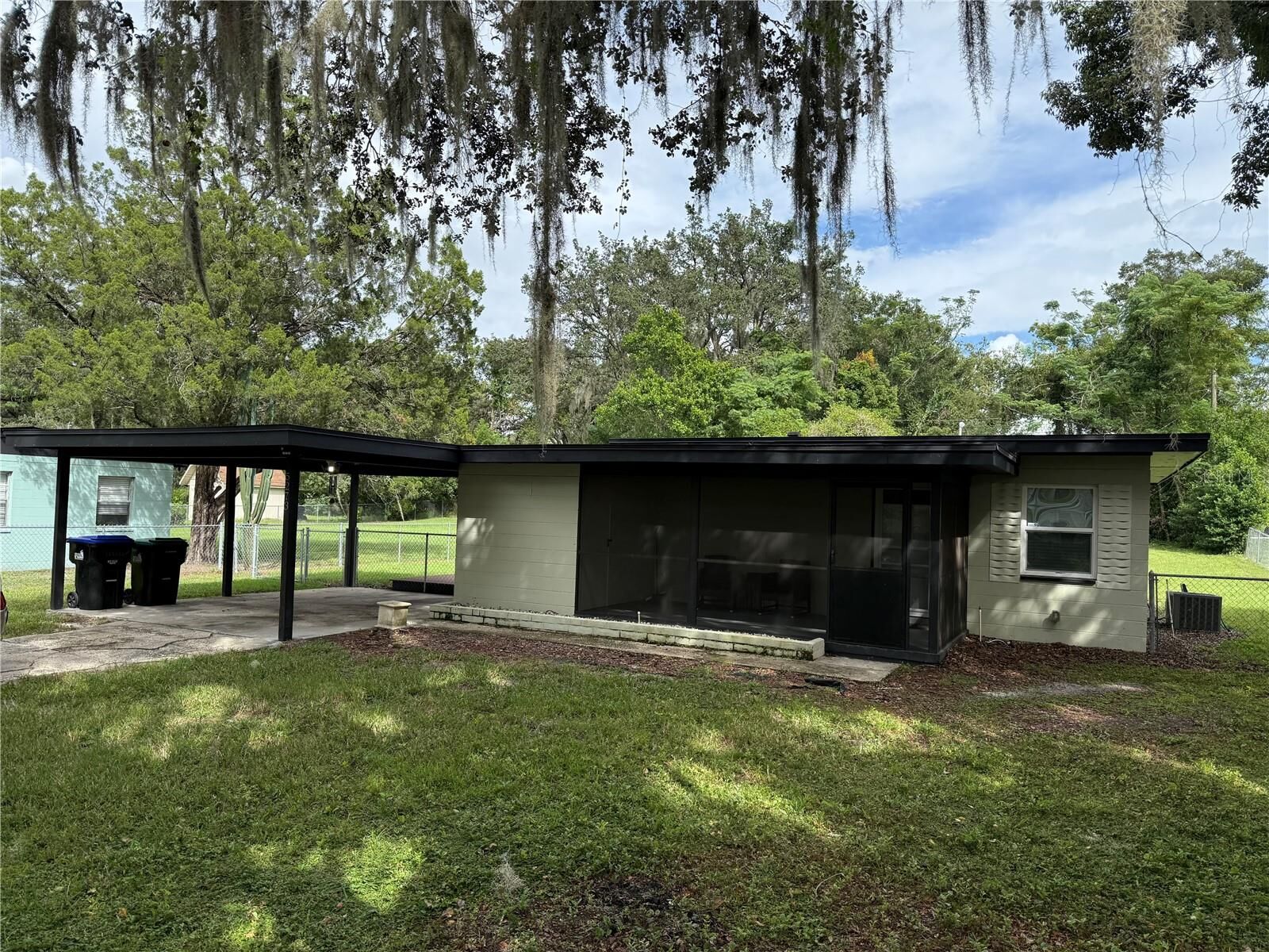 Property Photo: 5273 Vance Avenue FL 32810