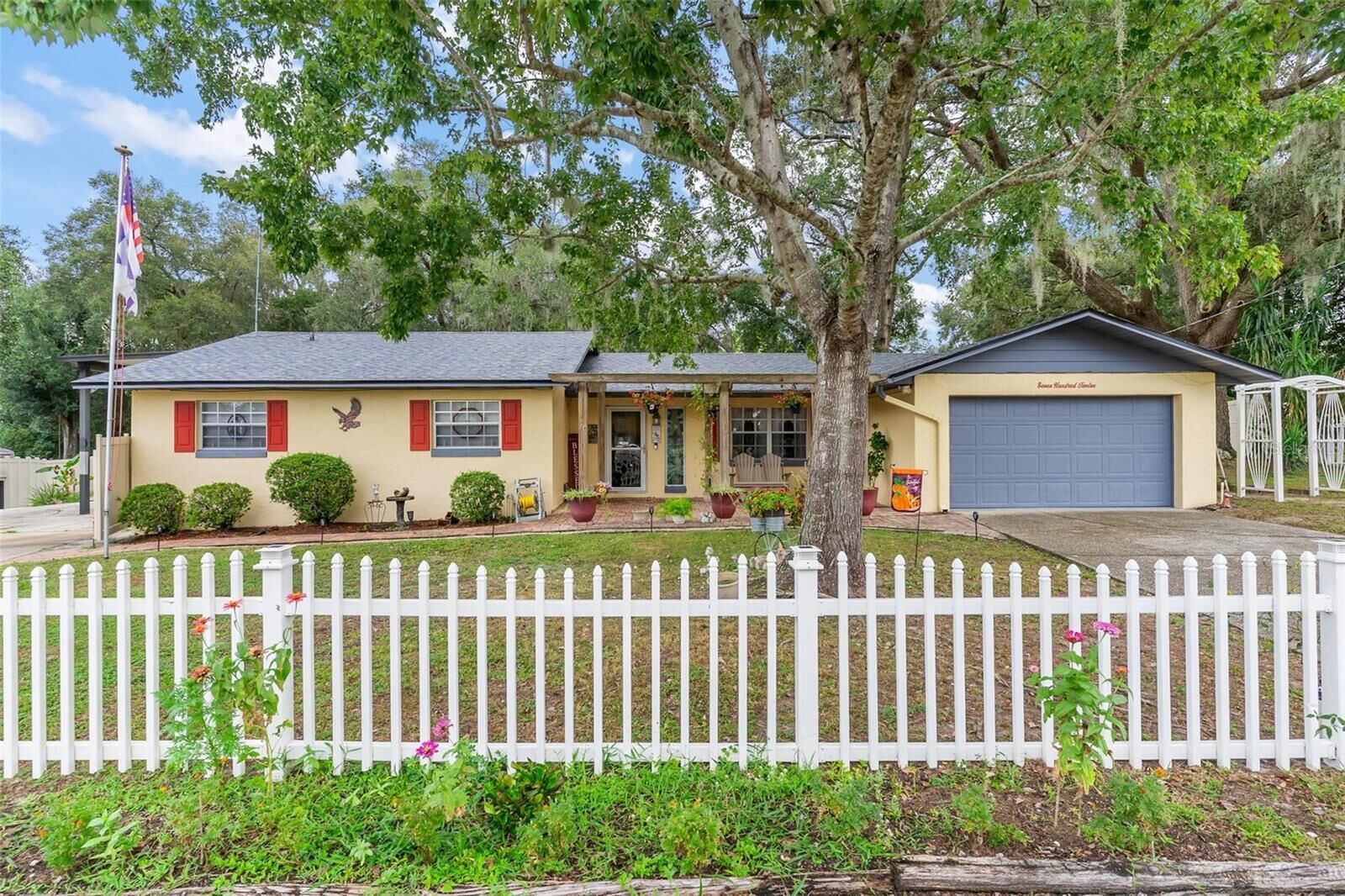 Property Photo:  712 Southern Drive  FL 34731 