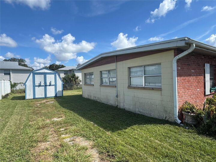 Property Photo:  7710 Coral Vine Lane  FL 33619 