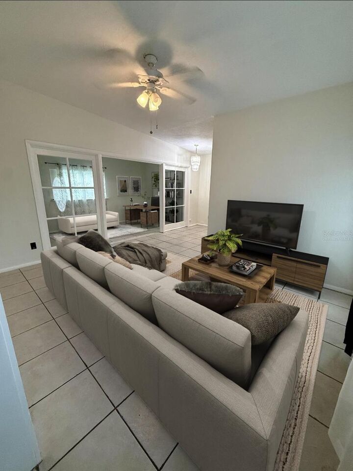 Property Photo: 6021 Yucatan Drive FL 32807