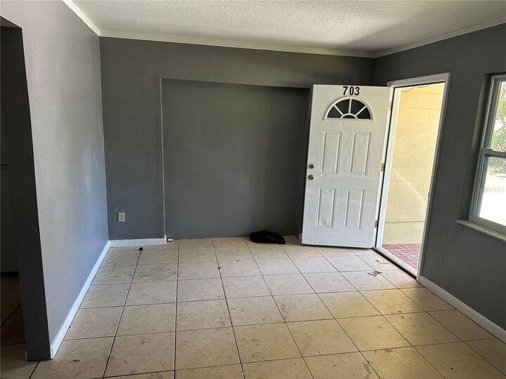 Property Photo:  703 S Castle Court  FL 33612 