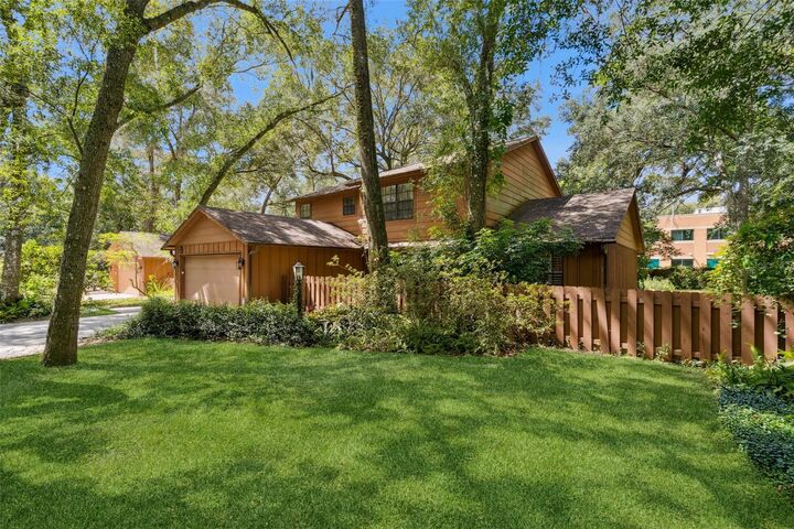 Property Photo:  6 W Village Drive  FL 32765