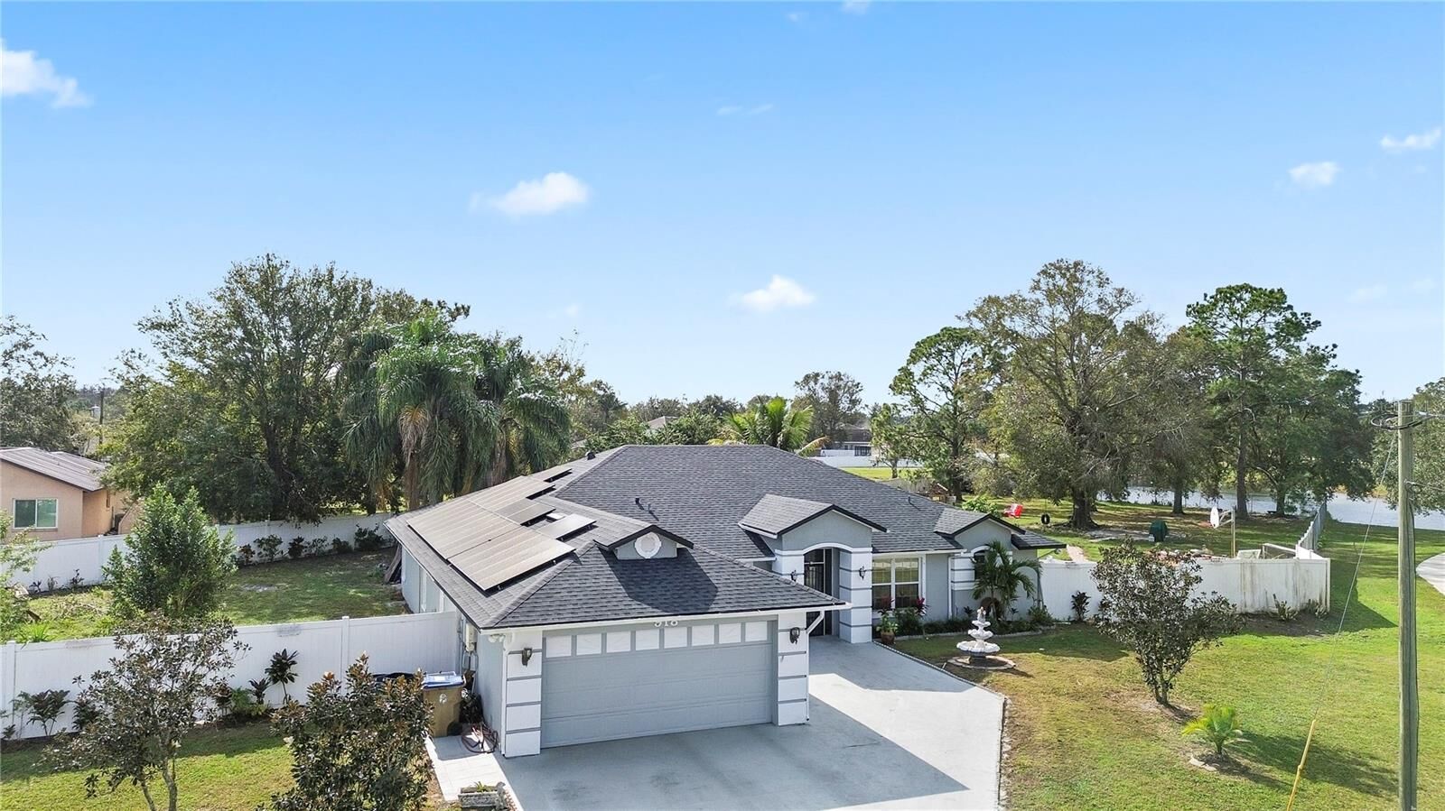 Property Photo: 918 San Paulo Way FL 34758