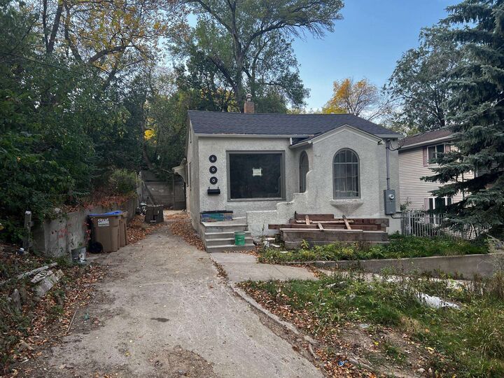 Property Photo: 600 2nd St SE ND 58701