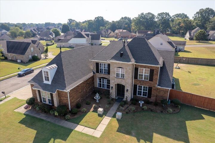 8051 Laurel Tree Cv  Memphis TN 38125 photo