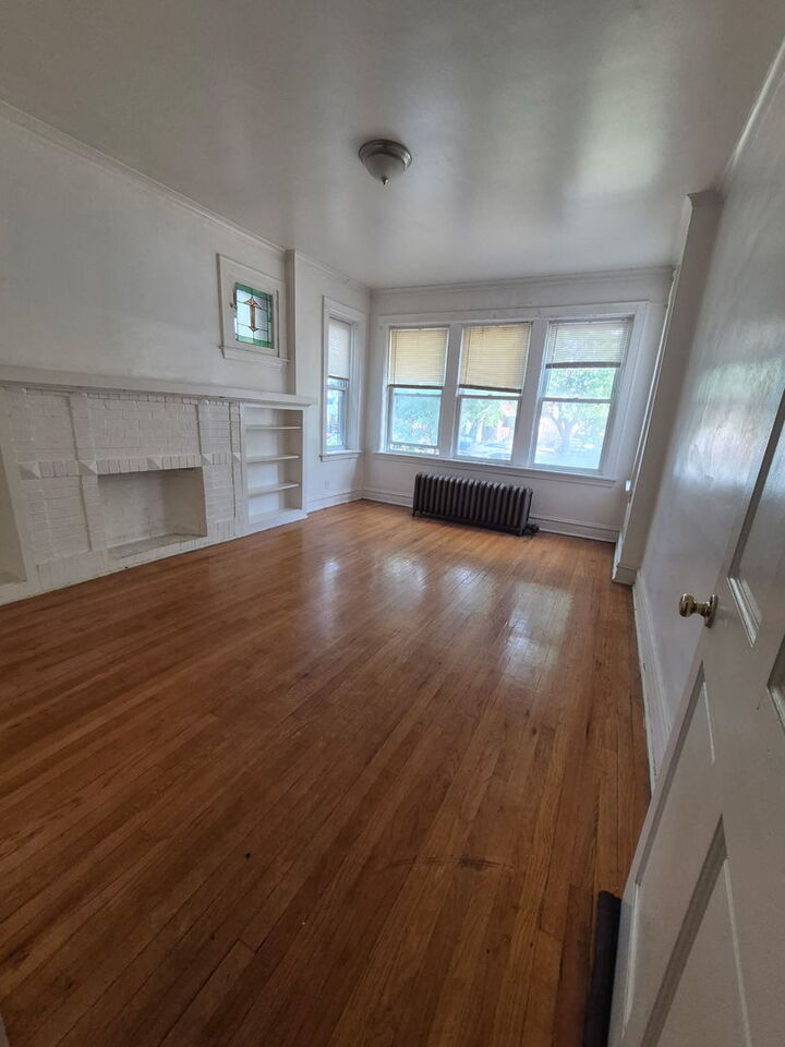 Property Photo: 4722 N Kennicott Avenue 1 IL 60630