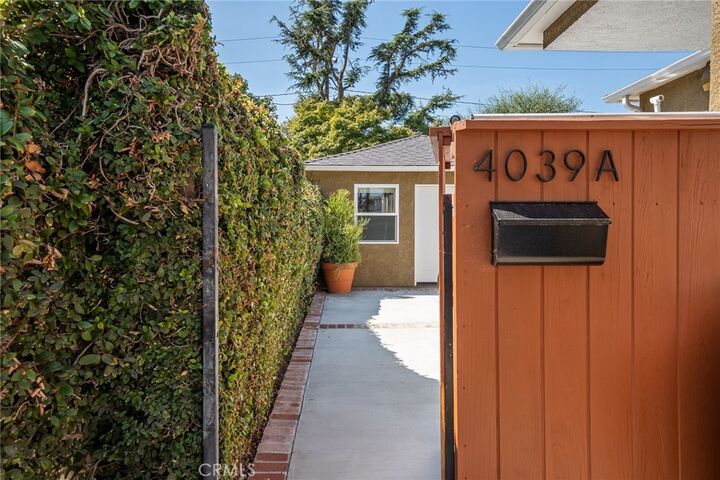 Property Photo:  4039 Colonial Avenue  CA 90066 