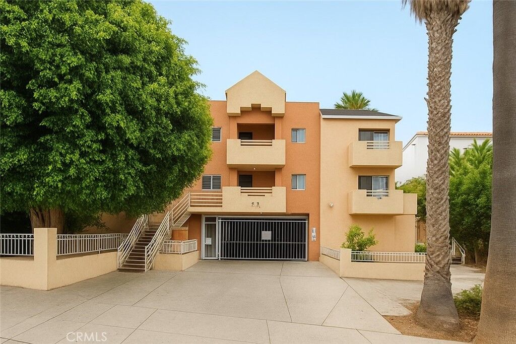 Property Photo:  542 N Normandie Avenue  CA 90004 