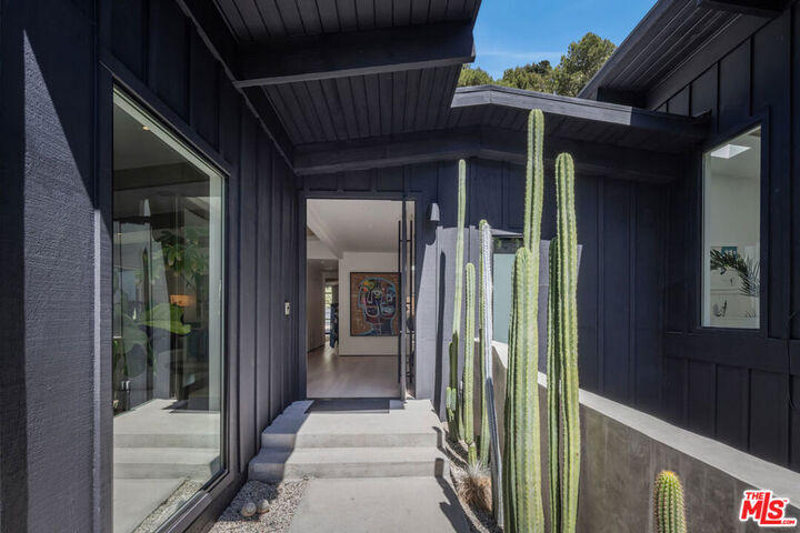 Property Photo:  2538 Greenvalley Road  CA 90046 