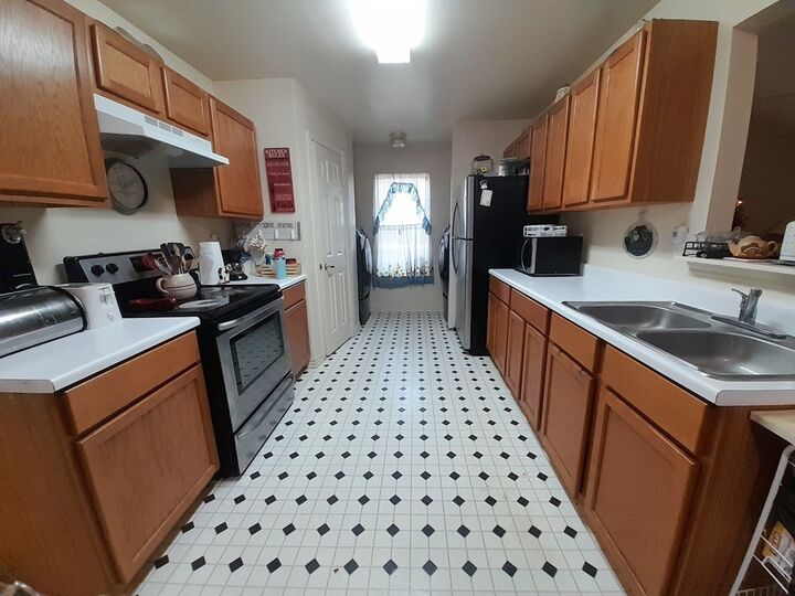 Property Photo: 607 2nd Street TX 75972