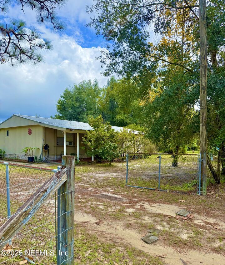 Property Photo:  210 Lenore Avenue  FL 32148 