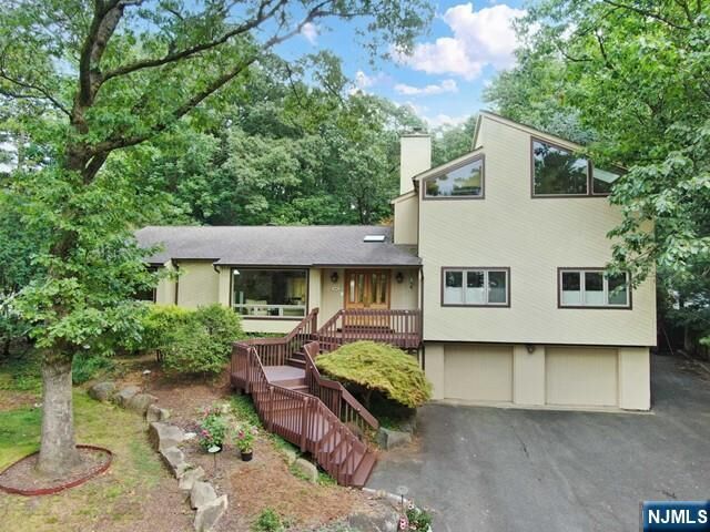 Property Photo:  405 Highview Road  NJ 07631 