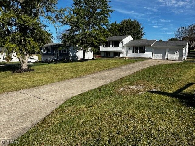 Property Photo:  2827 Cynthia Drive  OH 44256