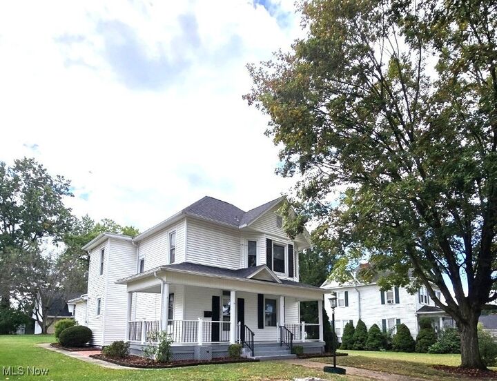 Property Photo:  1010 West Virginia Avenue  WV 26104