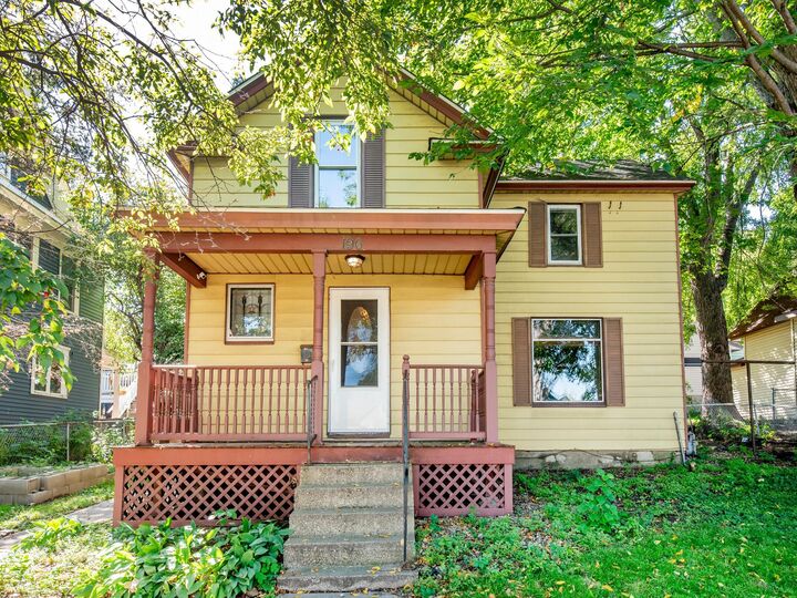 Property Photo:  196 Baker Street E  MN 55107 
