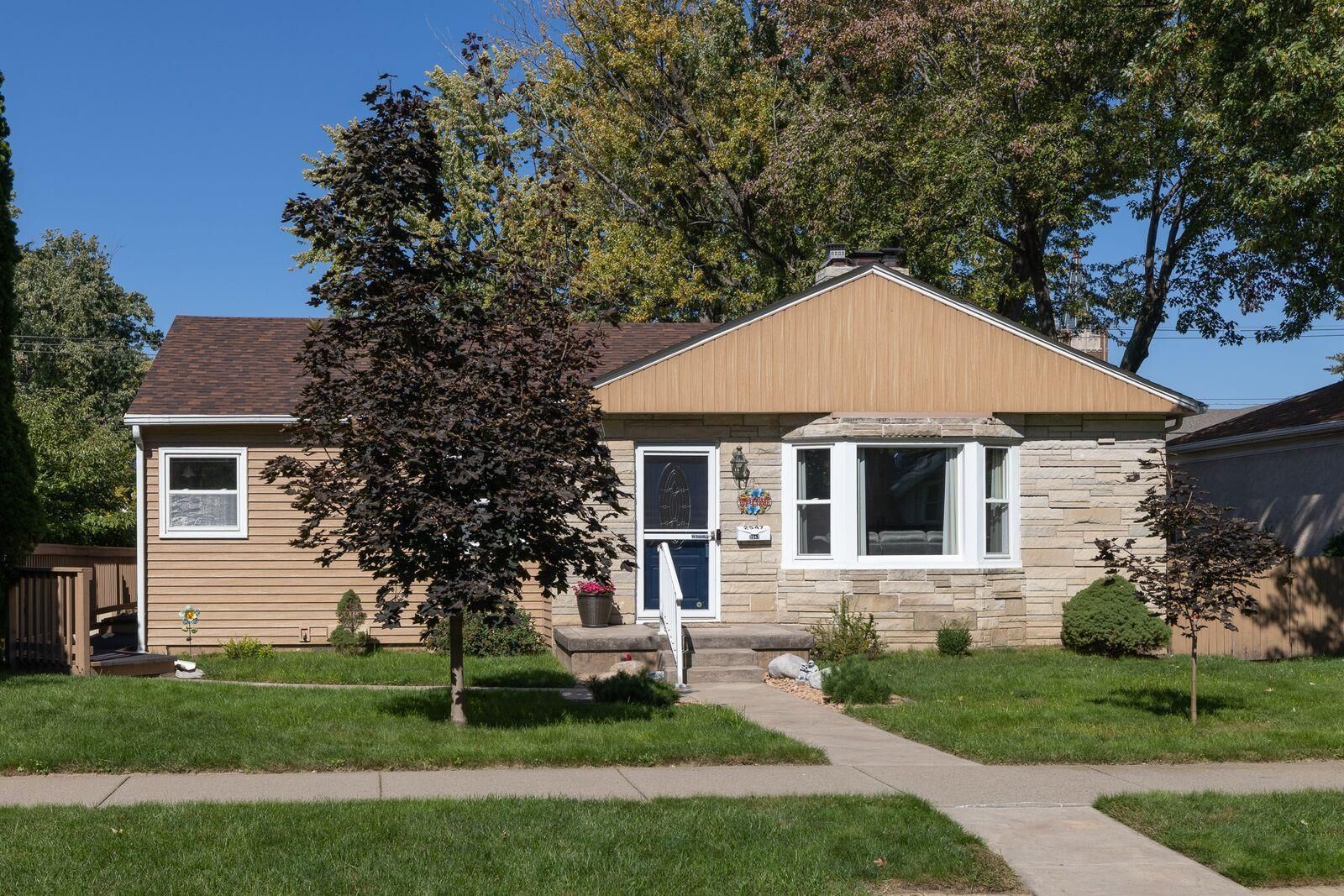 Property Photo:  2547 14th Avenue E  MN 55109 