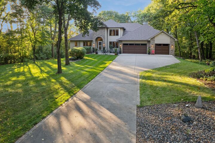 Property Photo:  18444 Valley Ridge Court  MN 55372