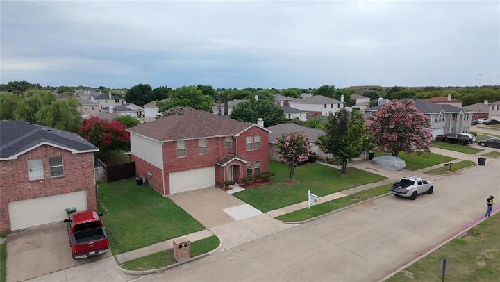 Property Photo: 812 Ericville Drive TX 76001