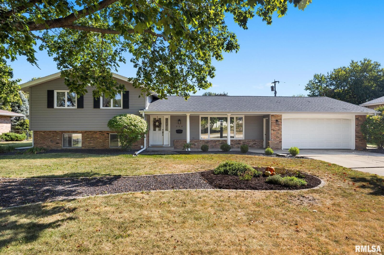 Property Photo:  324 S Kansas Avenue  IL 61550 