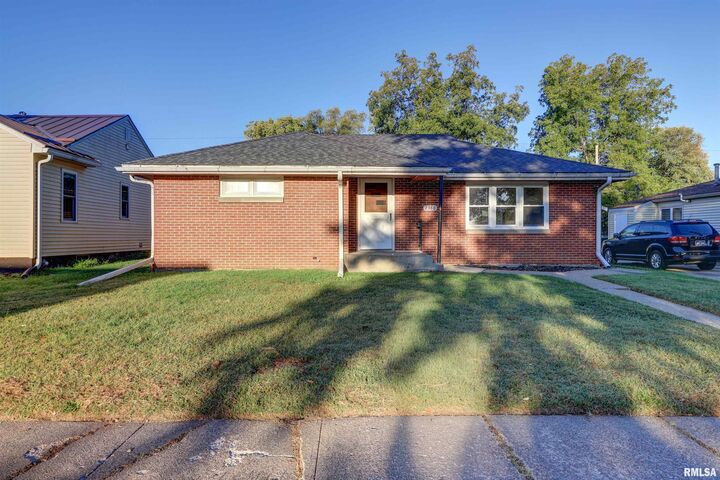 2386 Barker Street  Clinton IA 52732 photo