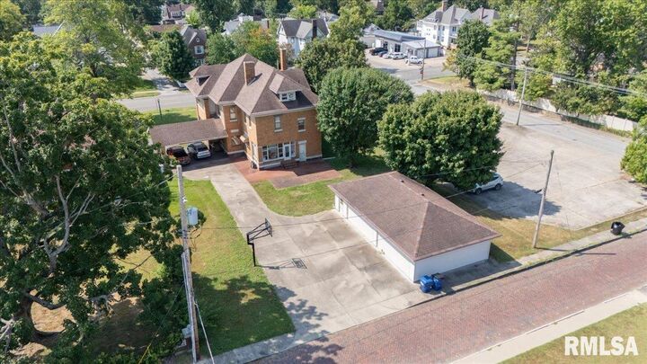 Property Photo:  216 W Poplar Street  IL 62946 