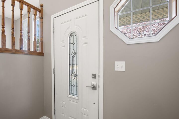 Property Photo:  6 King Close  AB T4P 3P5 