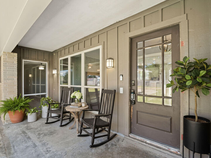Property Photo: 111 Henderson St LA 70634