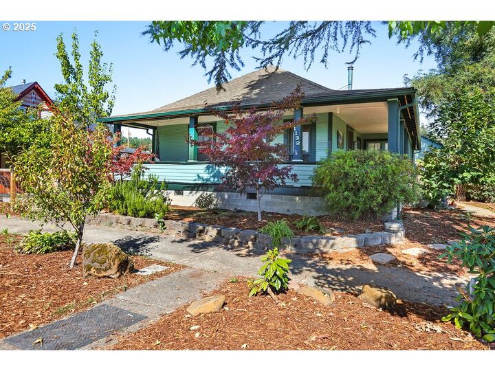 Property Photo:  1132 Ash Ave  OR 97424 