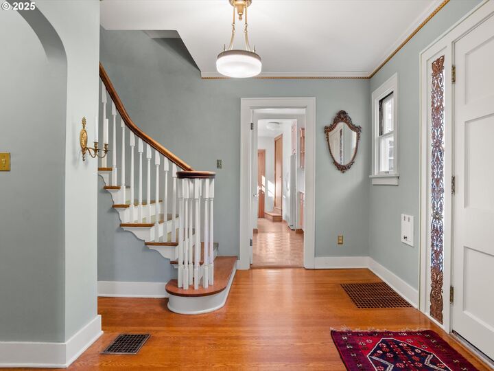 Property Photo:  2917 SW Fairview Blvd  OR 97205 