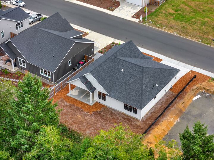 Property Photo: 1120 SE Bugle Ave OR 97146